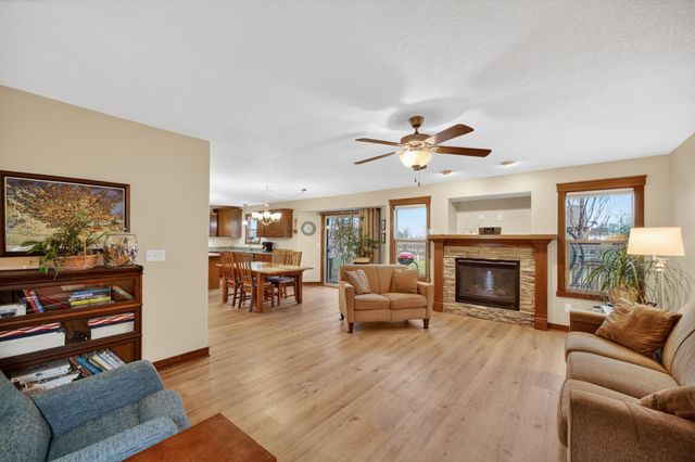 704 N 14th Avenue, Winterset, IA 50273