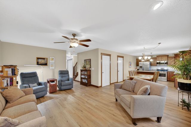 704 N 14th Avenue, Winterset, IA 50273