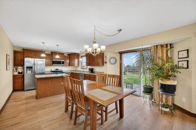 704 N 14th Avenue, Winterset, IA 50273