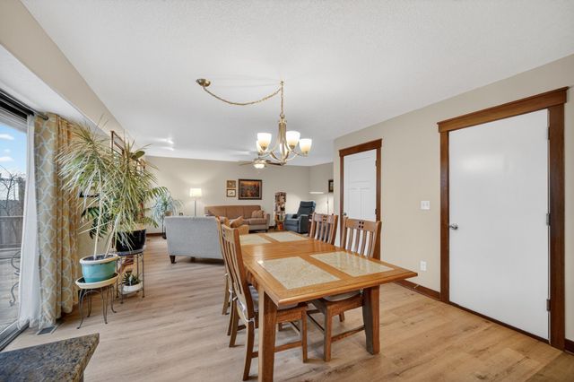 704 N 14th Avenue, Winterset, IA 50273