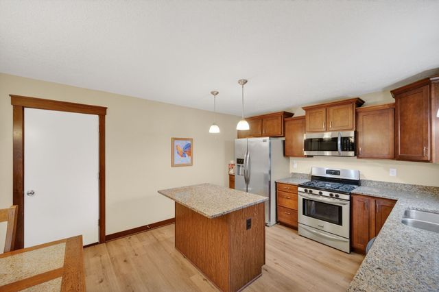 704 N 14th Avenue, Winterset, IA 50273