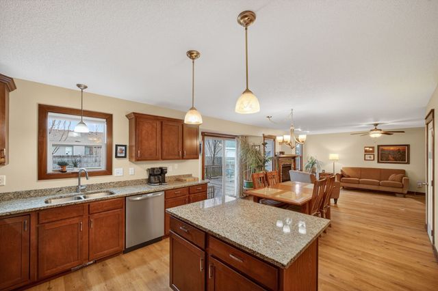 704 N 14th Avenue, Winterset, IA 50273