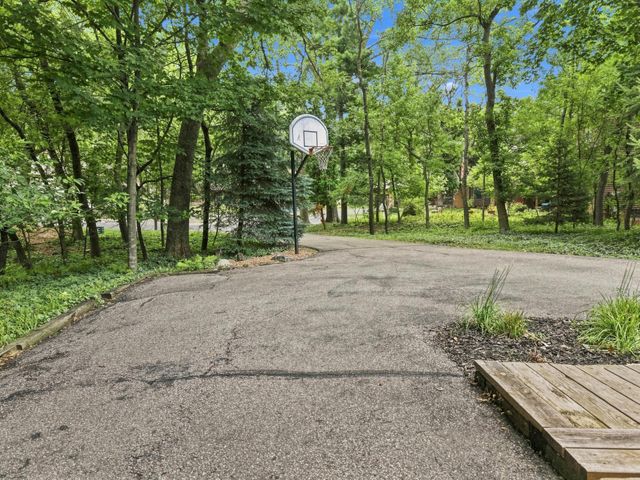 15120 Chestnut Circle, Burnsville, MN 55306