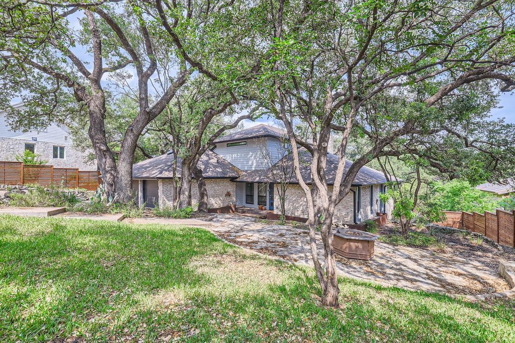 2203 Doral DR, Austin, TX 78746