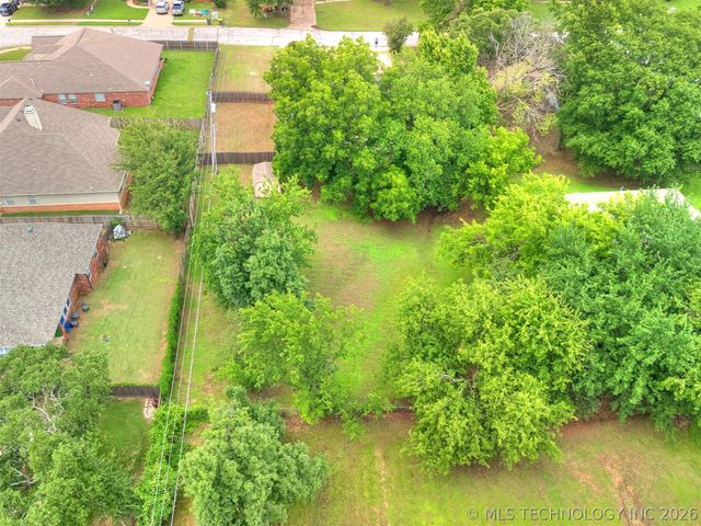 214 W 119th Street S, Jenks, OK 74037