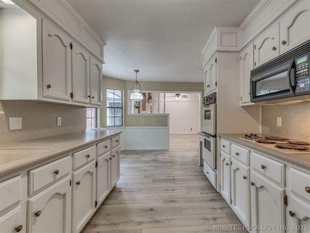 214 W 119th Street S, Jenks, OK 74037