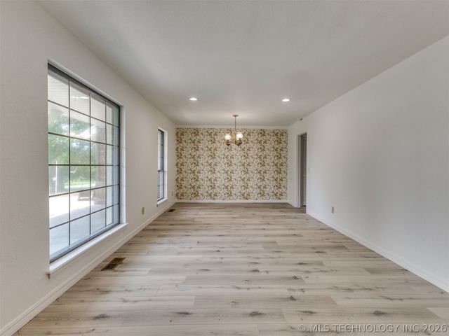 214 W 119th Street S, Jenks, OK 74037