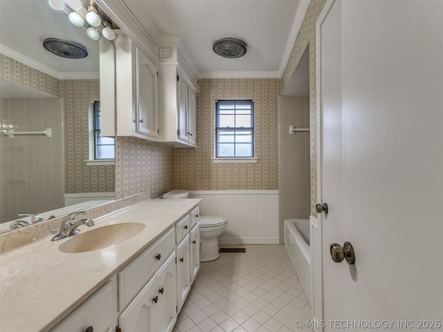 214 W 119th Street S, Jenks, OK 74037