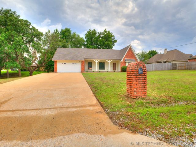 214 W 119th Street S, Jenks, OK 74037