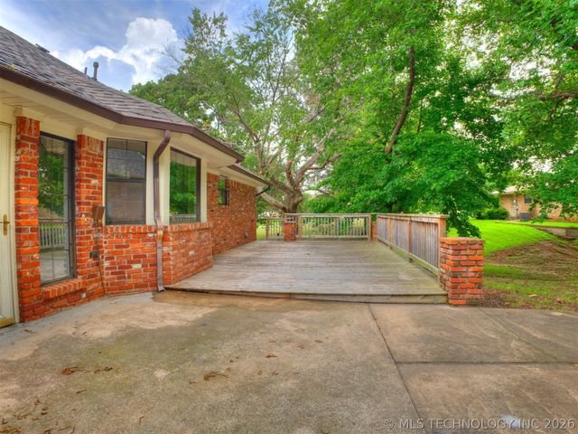 214 W 119th Street S, Jenks, OK 74037
