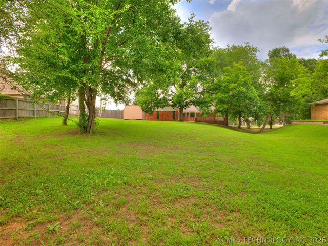 214 W 119th Street S, Jenks, OK 74037
