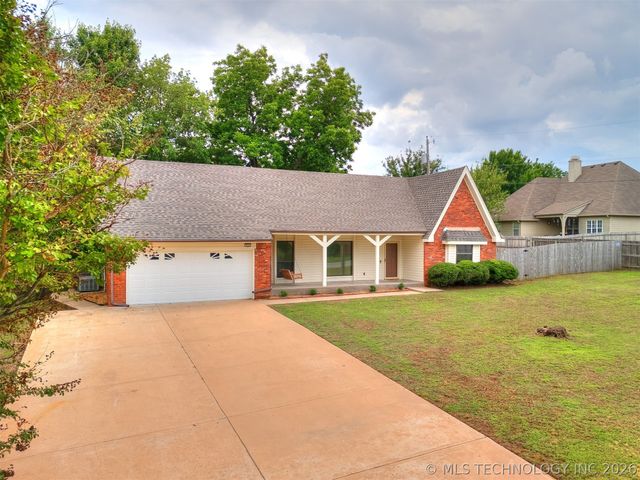 214 W 119th Street S, Jenks, OK 74037
