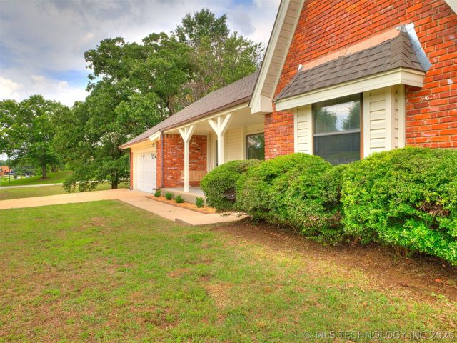 214 W 119th Street S, Jenks, OK 74037
