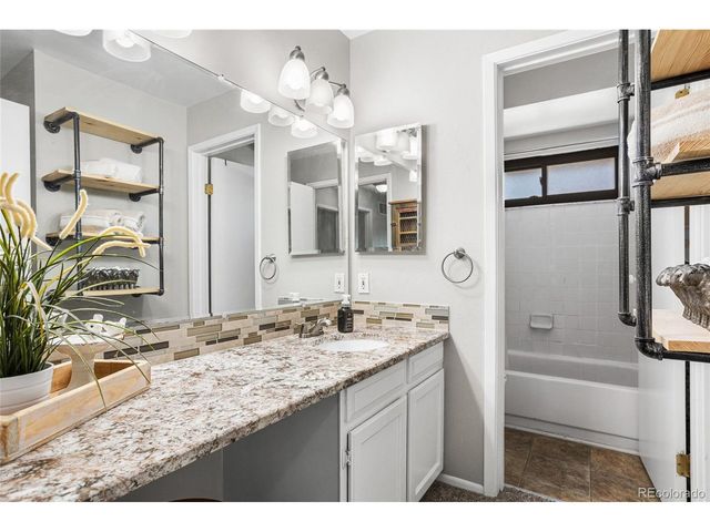 16066 E Ithaca Pl B, Aurora, CO 80013