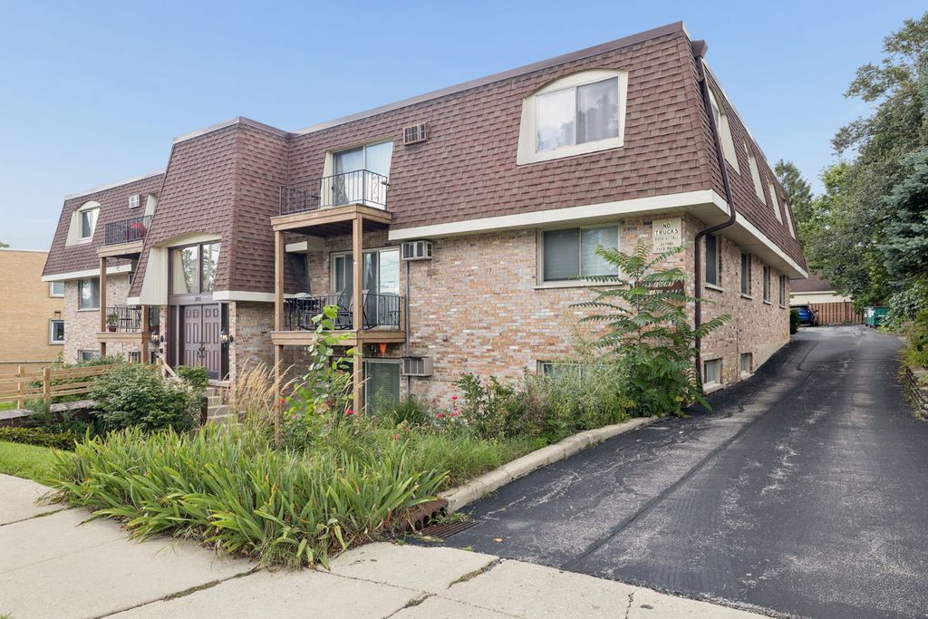 201 N President Street 3C, Wheaton, IL 60187 — photo 2