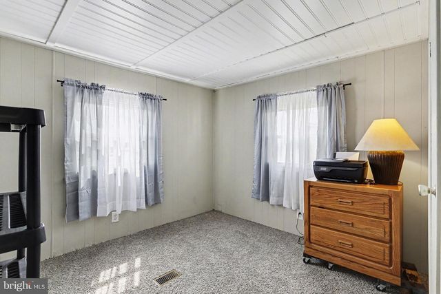 32 PINE RD, Abbottstown, PA 17301