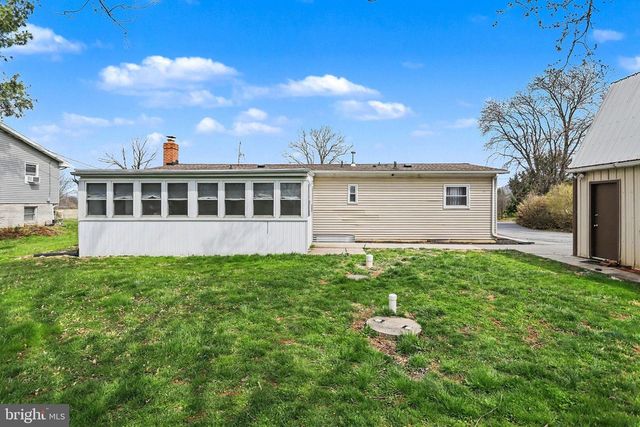 32 PINE RD, Abbottstown, PA 17301