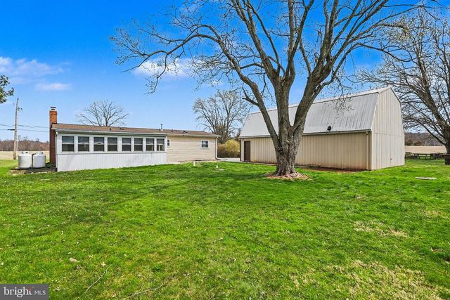 32 PINE RD, Abbottstown, PA 17301