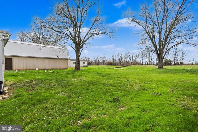 32 PINE RD, Abbottstown, PA 17301