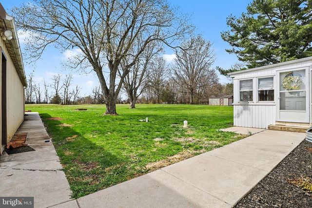 32 PINE RD, Abbottstown, PA 17301