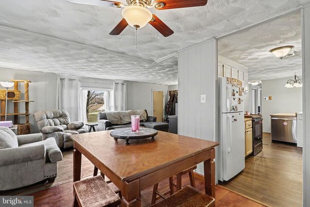 32 PINE RD, Abbottstown, PA 17301