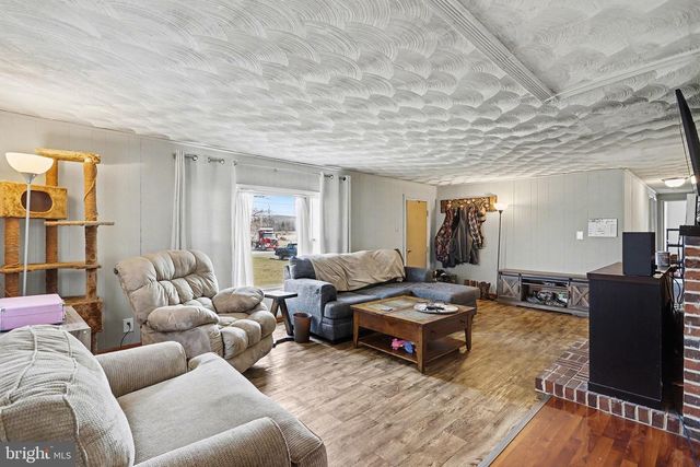 32 PINE RD, Abbottstown, PA 17301