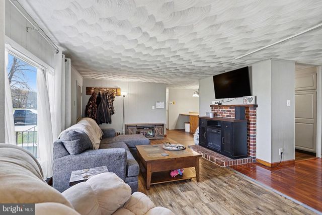 32 PINE RD, Abbottstown, PA 17301