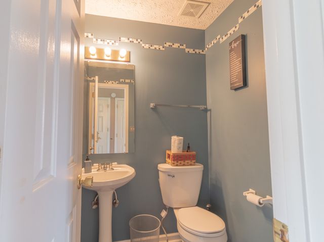 3321 Greenspoint Dr, Clarksville, TN 37042