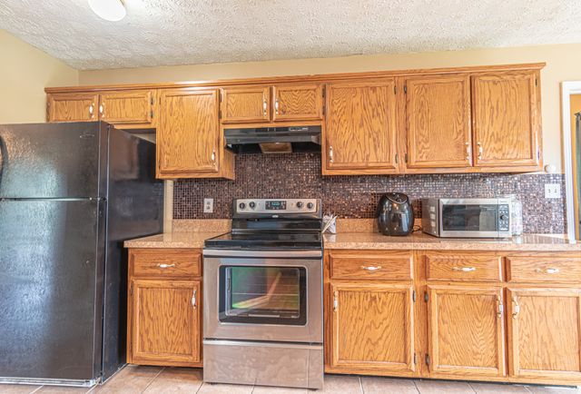 3321 Greenspoint Dr, Clarksville, TN 37042