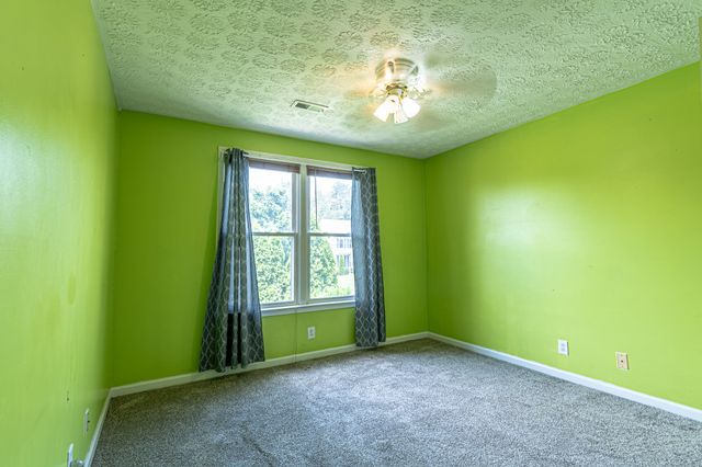 3321 Greenspoint Dr, Clarksville, TN 37042