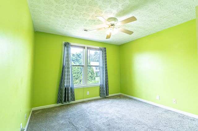 3321 Greenspoint Dr, Clarksville, TN 37042