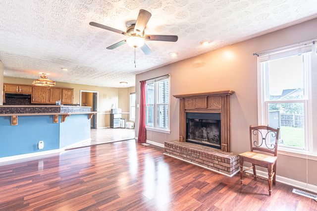 3321 Greenspoint Dr, Clarksville, TN 37042