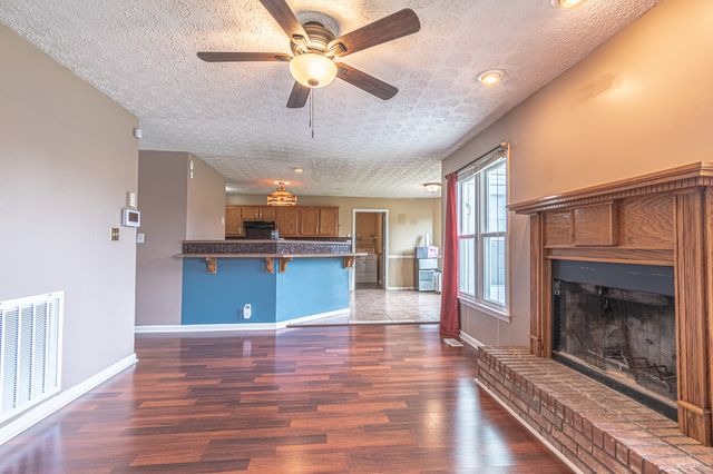 3321 Greenspoint Dr, Clarksville, TN 37042