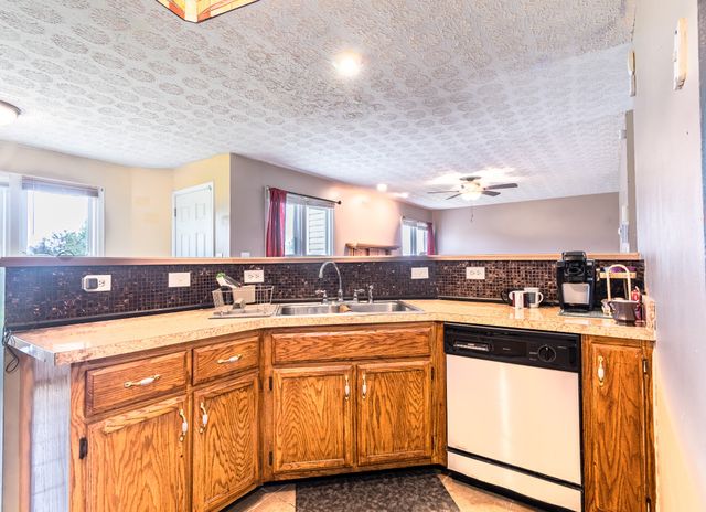 3321 Greenspoint Dr, Clarksville, TN 37042