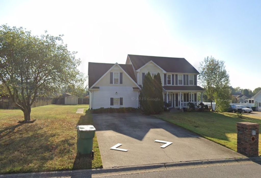 3321 Greenspoint Dr, Clarksville, TN 37042