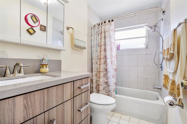 5829 Taylor Street, Hollywood, FL 33021