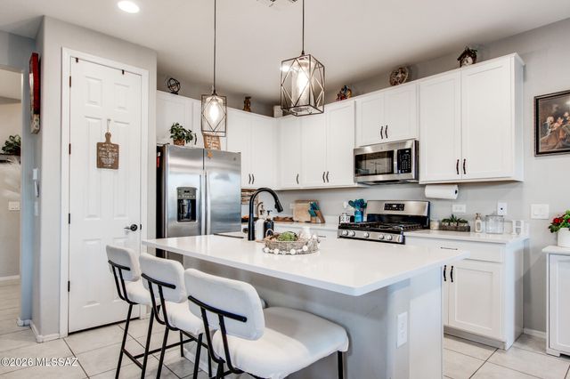 7877 S Wolf Creek Drive, Tucson, AZ 85757