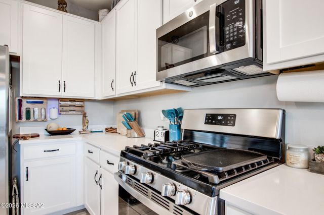 7877 S Wolf Creek Drive, Tucson, AZ 85757