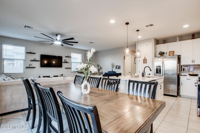 7877 S Wolf Creek Drive, Tucson, AZ 85757