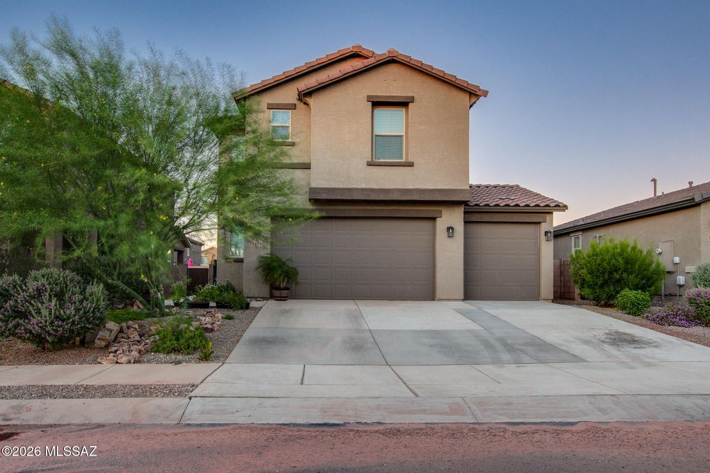 7877 S Wolf Creek Drive, Tucson, AZ 85757