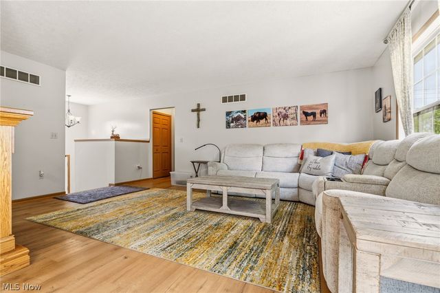 6055 Apple Street, Louisville, OH 44641