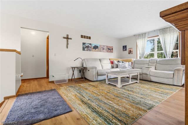 6055 Apple Street, Louisville, OH 44641