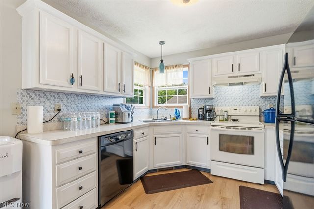 6055 Apple Street, Louisville, OH 44641