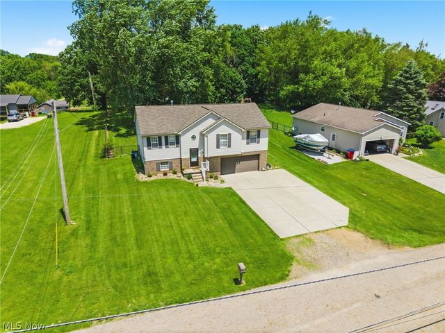 6055 Apple Street, Louisville, OH 44641