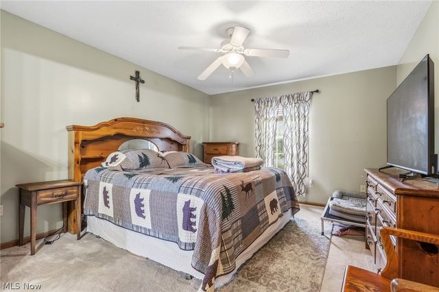 6055 Apple Street, Louisville, OH 44641