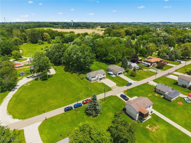 6055 Apple Street, Louisville, OH 44641