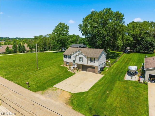 6055 Apple Street, Louisville, OH 44641