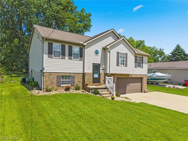 6055 Apple Street, Louisville, OH 44641