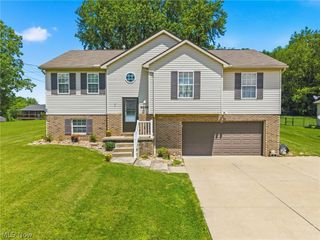 6055 Apple Street, Louisville, OH 44641