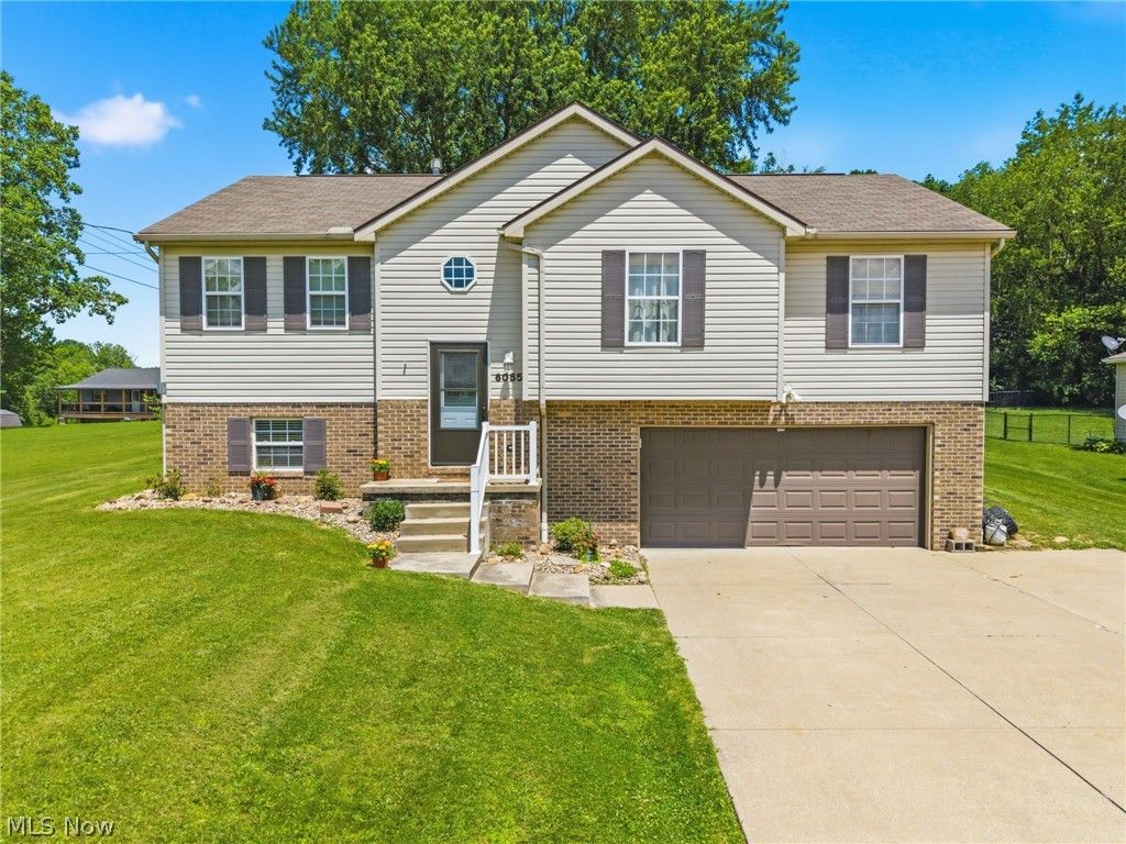 6055 Apple Street, Louisville, OH 44641